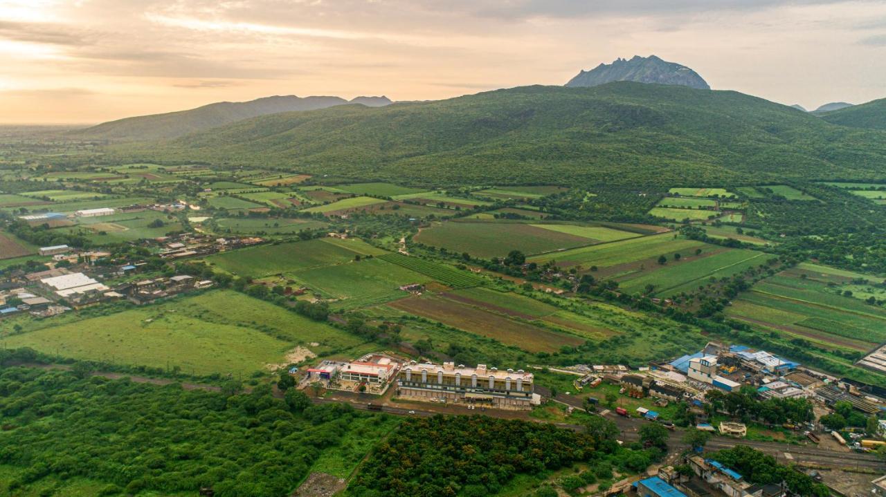 Hotel Greenland Junagadh Exterior photo